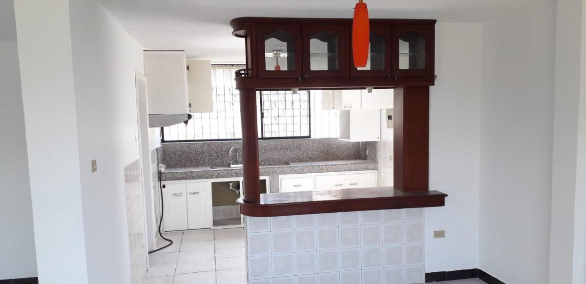 Re/max Futuro Vende Comoda Casa de 156 m² con Jardin 270 m², en Calderón — imagen 2