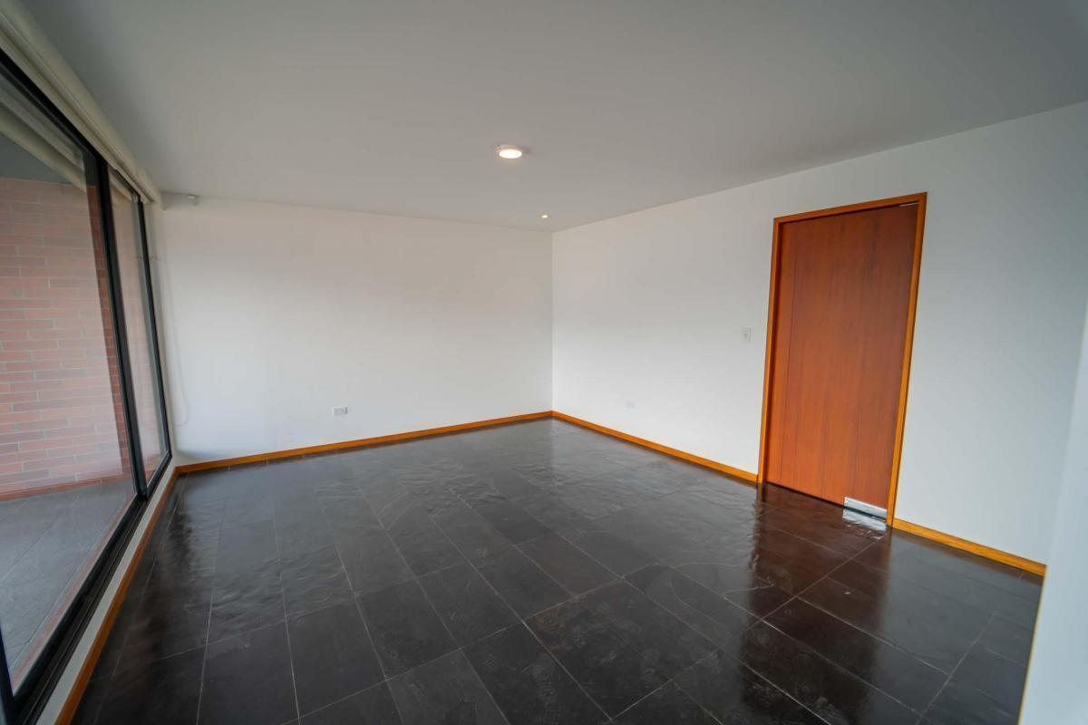 Departamento en Venta Quito Bellavista Alto 260 m² 3 Habitaciones 2 Parqueaderos — imagen 2