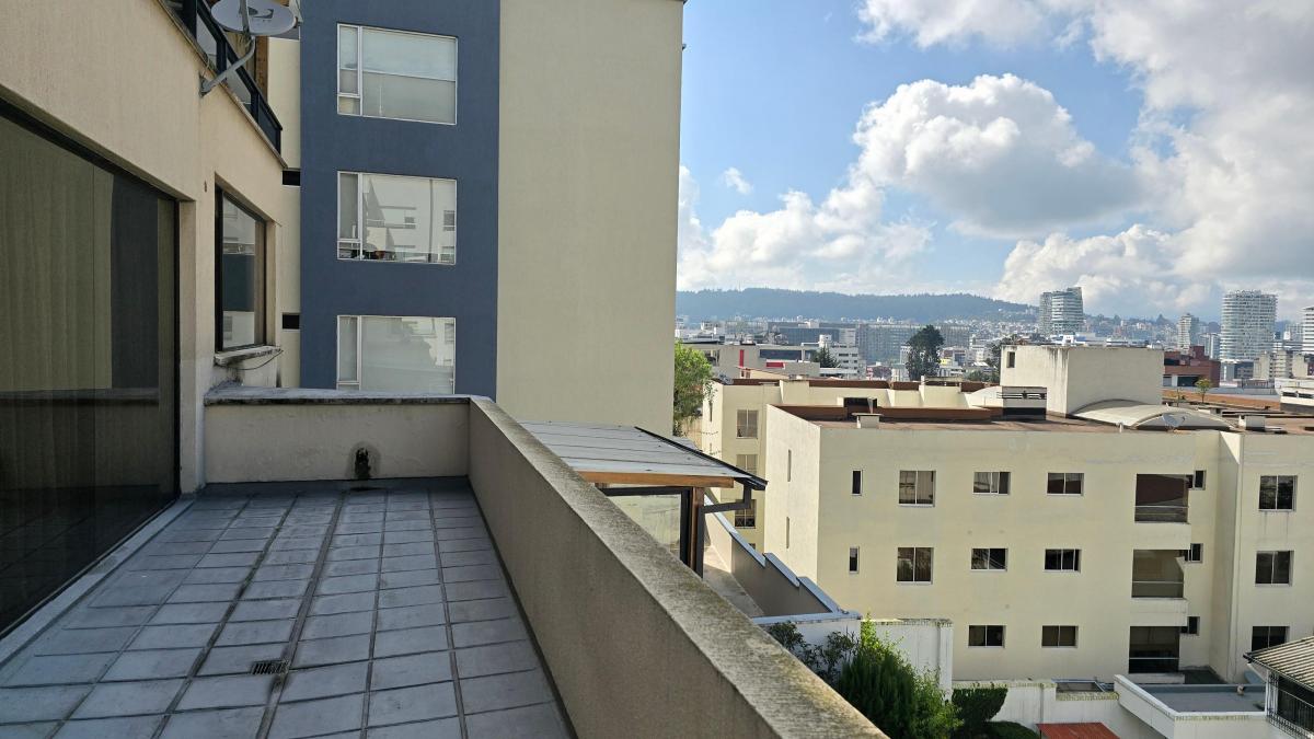 Quito Tenis Vendo Muy Buen Departamento con Terraza — imagen 2