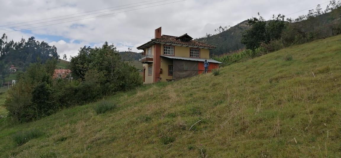 Vendo Terreno 13.000 m² con Casa en San Miguel del Valle, Azuay — imagen 6