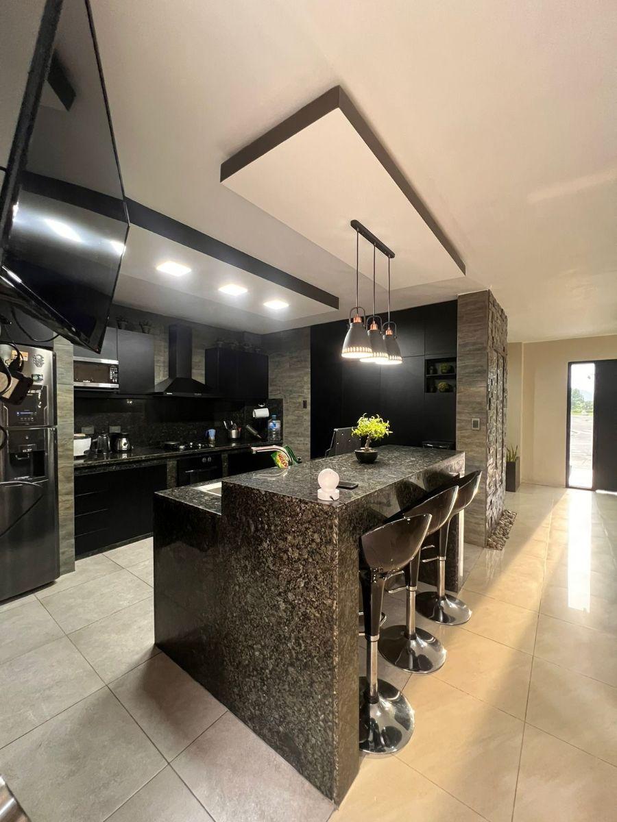 En Venta Espectacular Casa Amoblada C/piscina Urb. Matices - Km. 10 Samborondon - 220 m², Guayas — imagen 7
