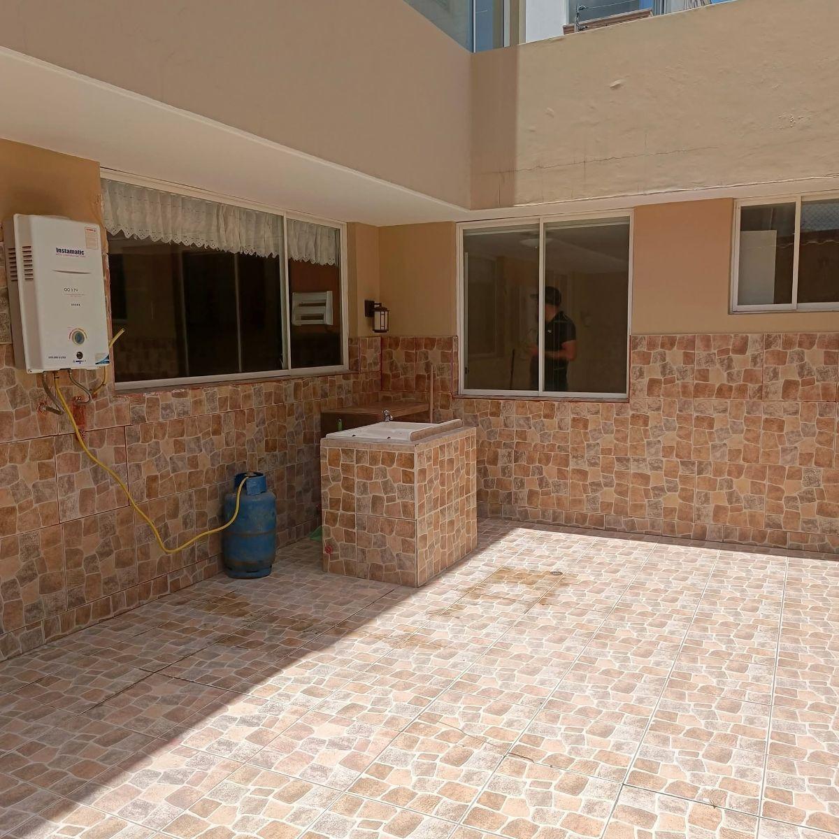 Lomas de Monteserrin Casa Independiente Triplex en Venta 4 Dorm. Terraza Patio — imagen 10