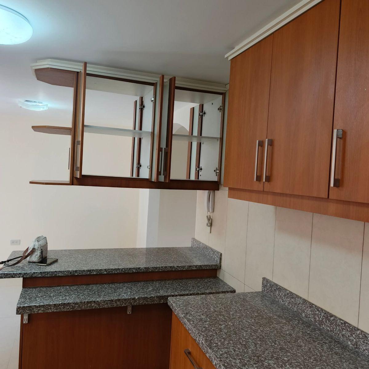 Lomas de Monteserrin Casa Independiente Triplex en Venta 4 Dorm. Terraza Patio — imagen 9