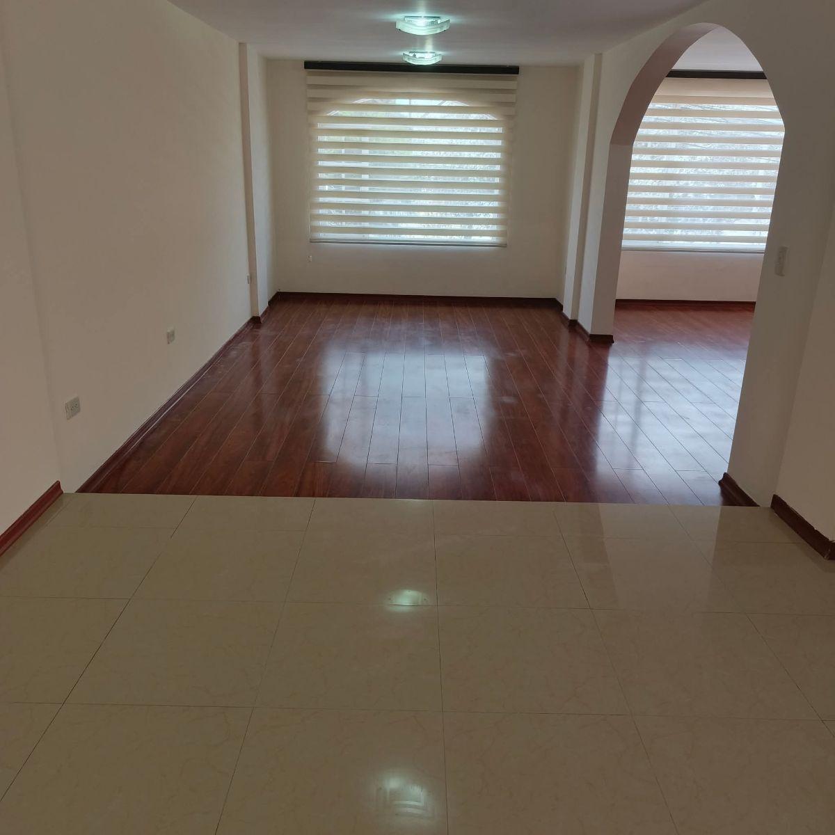 Lomas de Monteserrin Casa Independiente Triplex en Venta 4 Dorm. Terraza Patio — imagen 6