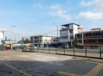 En Alquiler - Venta Local Comercial con Amplio Terreno 1892 m² - Lomas de Urdesa, Al Pie de La Vía, Guayas — imagen 3