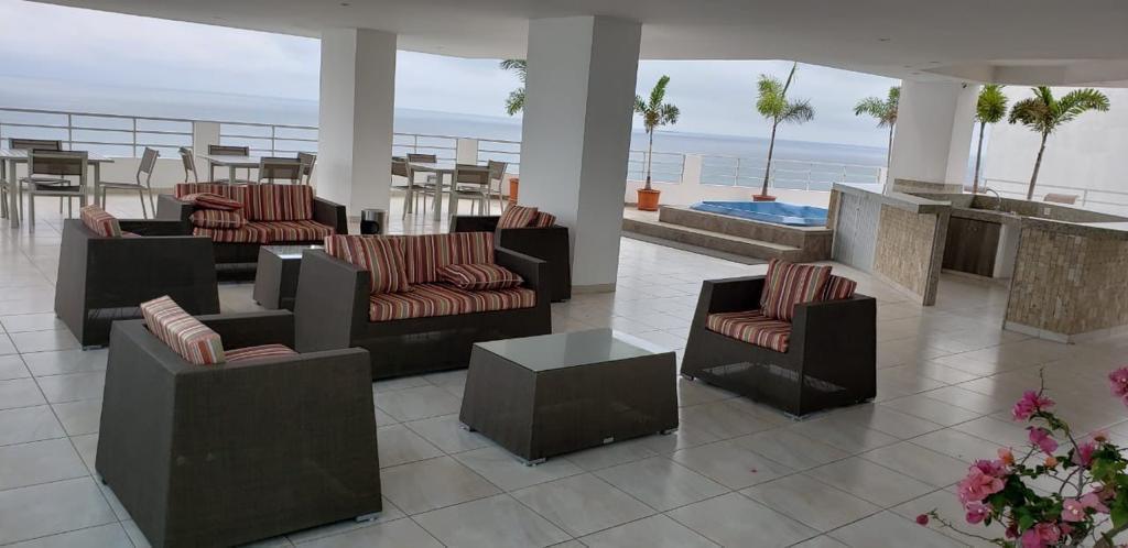"Departamento con Parqueo y Bodega en Condominio Ibiza – Salinas, 3 Dorm. Vista Al Mar" — imagen 9