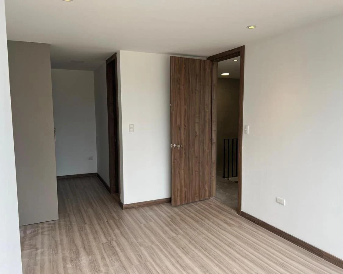 Duplex Tres Dorm. - Cuenca, Azuay — imagen 9