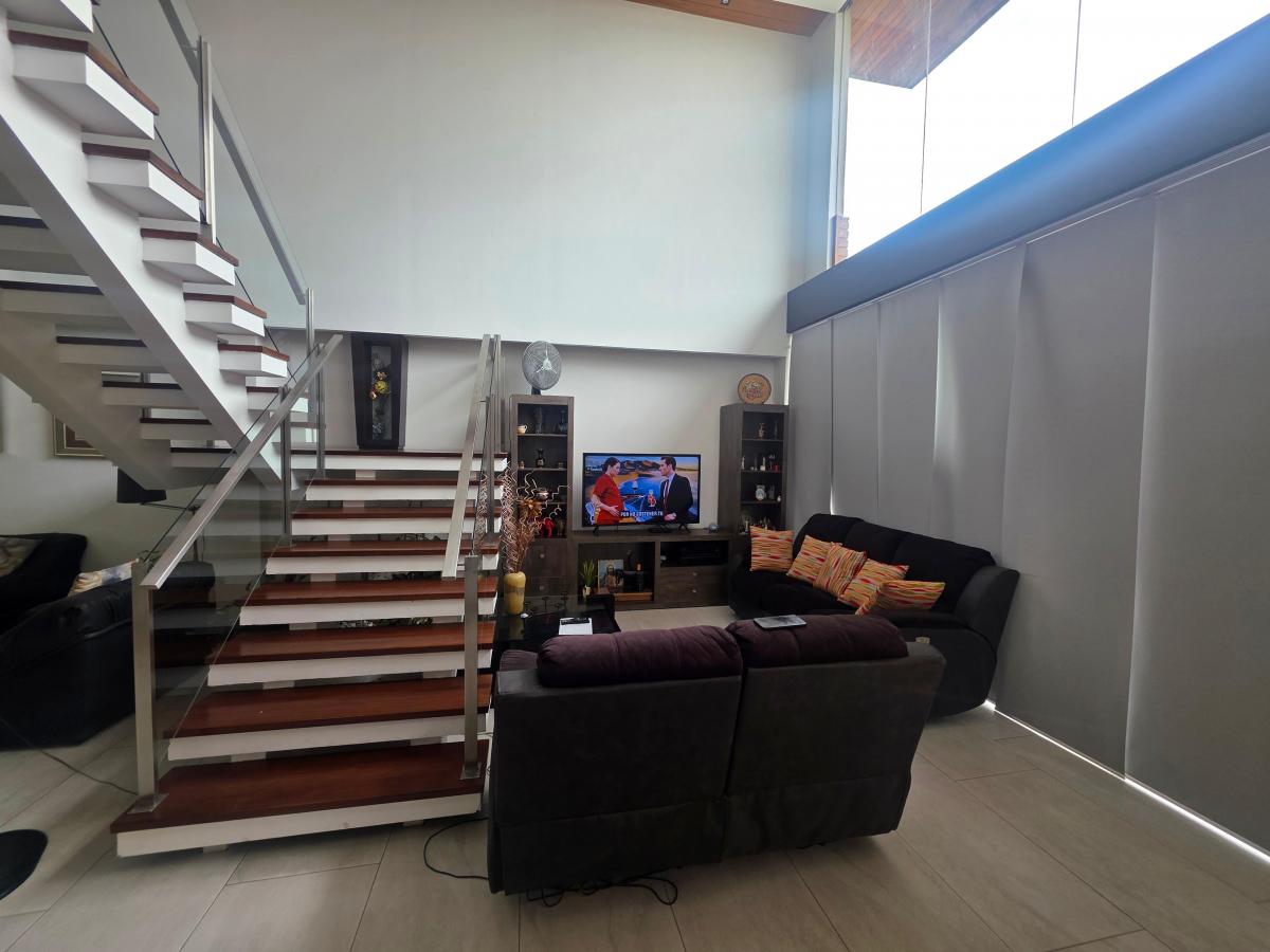 Vendo Moderna Casa, Estilo Arquitectónico Cuencano, Amplia, Iluminada, Seguridad 24/7, Guayas — imagen 9