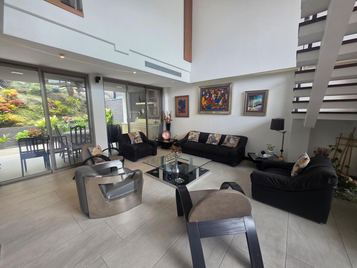 Vendo Moderna Casa, Estilo Arquitectónico Cuencano, Amplia, Iluminada, Seguridad 24/7, Guayas — imagen 8