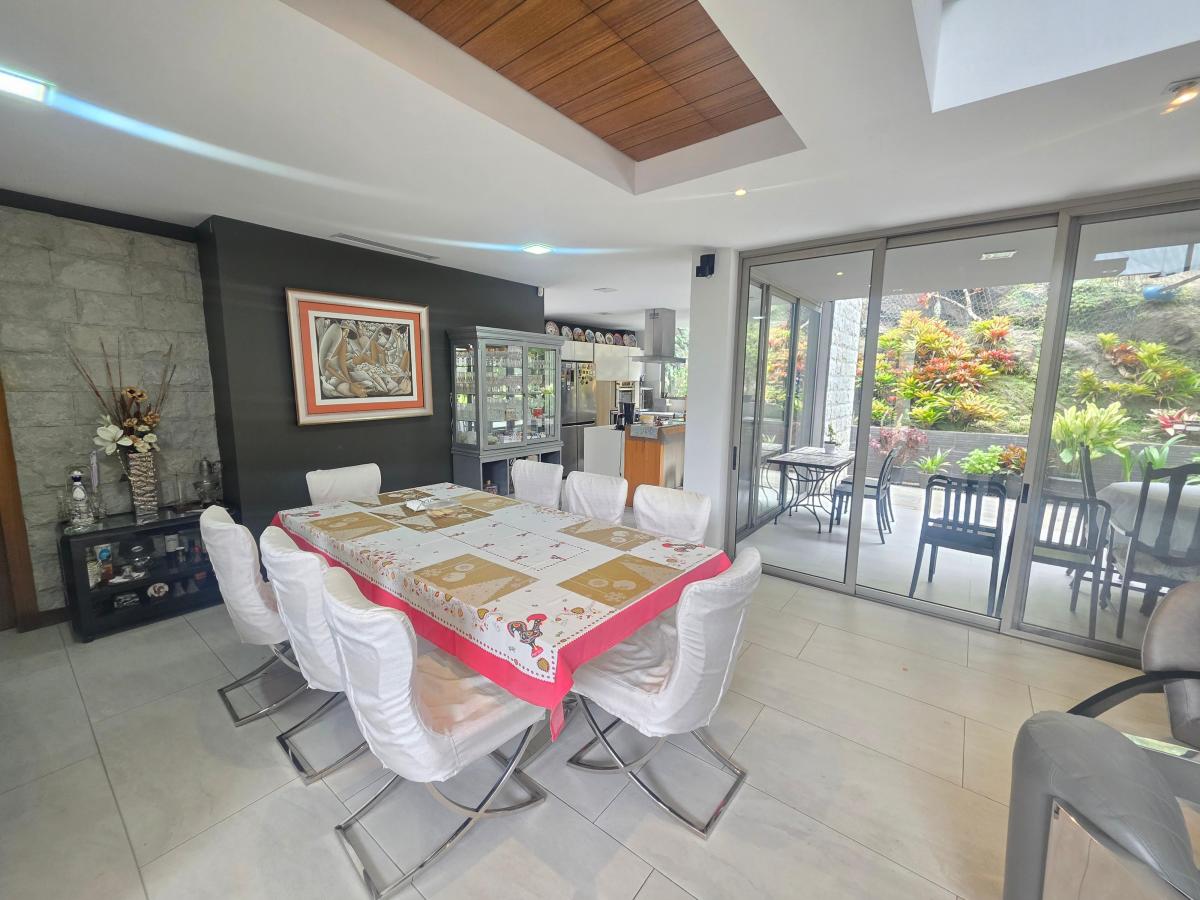 Vendo Moderna Casa, Estilo Arquitectónico Cuencano, Amplia, Iluminada, Seguridad 24/7, Guayas — imagen 7