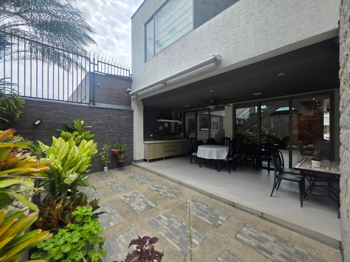 Vendo Moderna Casa, Estilo Arquitectónico Cuencano, Amplia, Iluminada, Seguridad 24/7, Guayas — imagen 3