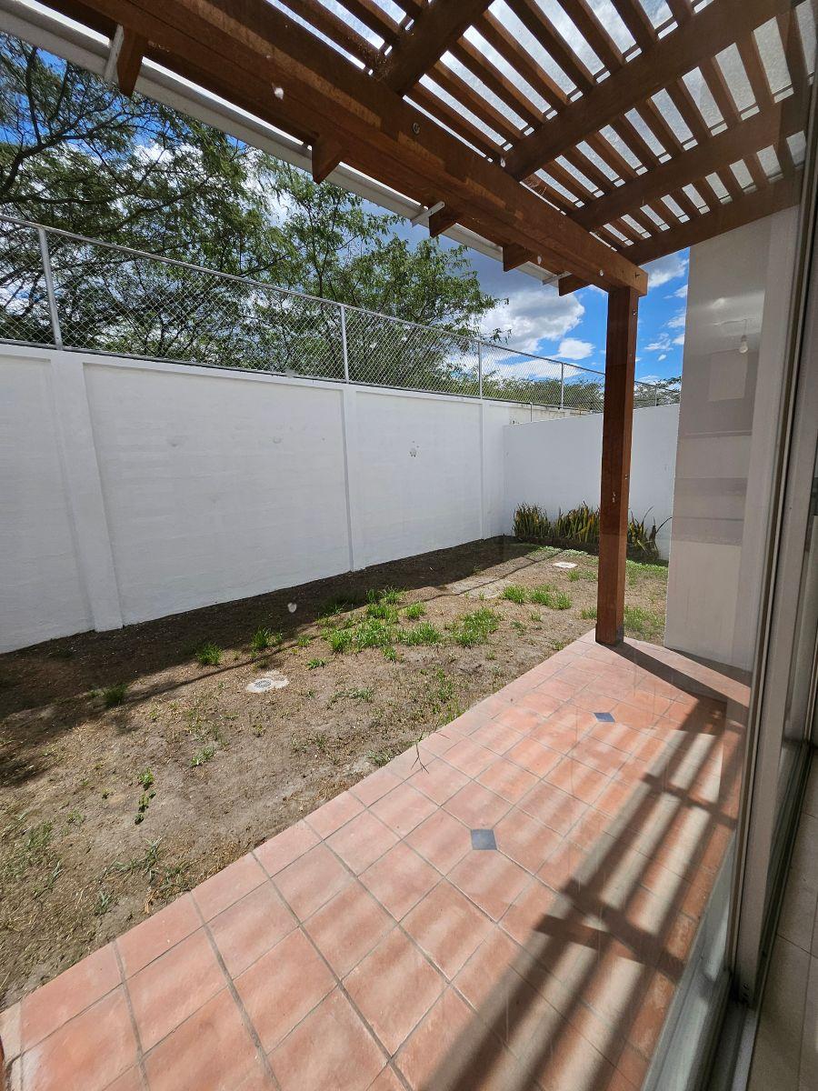 Nayón, Dentro de Conjunto Cerrado con Seguridad Presencial Privada 24/7, Casa con Hermosa Vista — imagen 5