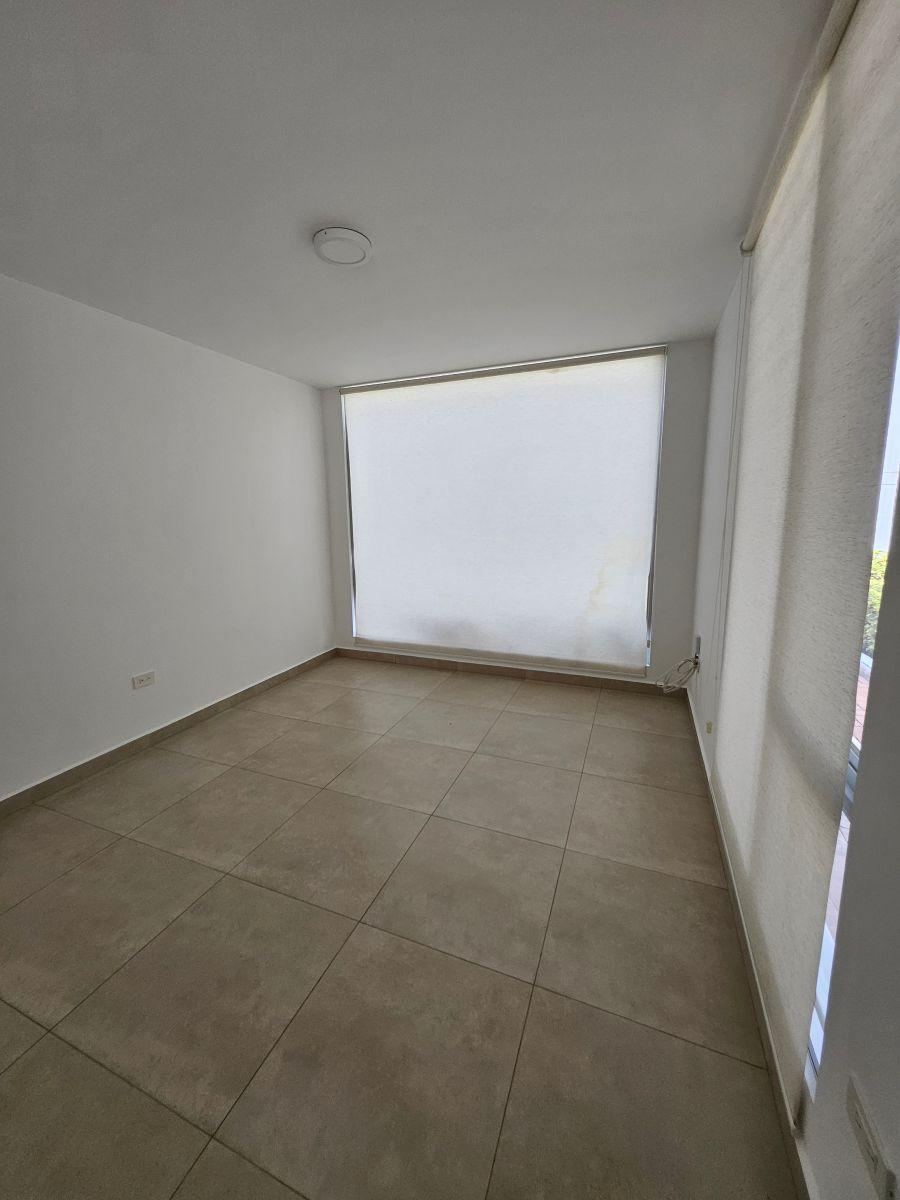 Nayón, Dentro de Conjunto Cerrado con Seguridad Presencial Privada 24/7, Casa con Hermosa Vista — imagen 4