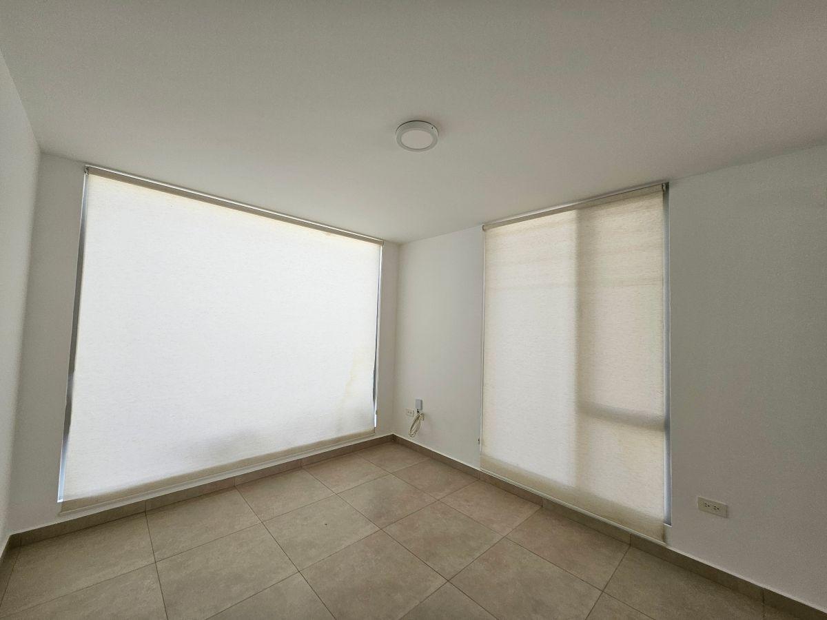 Nayón, Dentro de Conjunto Cerrado con Seguridad Presencial Privada 24/7, Casa con Hermosa Vista — imagen 3
