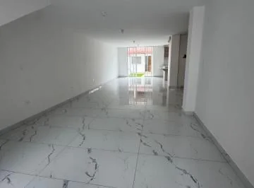 En Venta Casa 4 Dorm. 3 Parqueaderos Sector Cashapamba — imagen 4