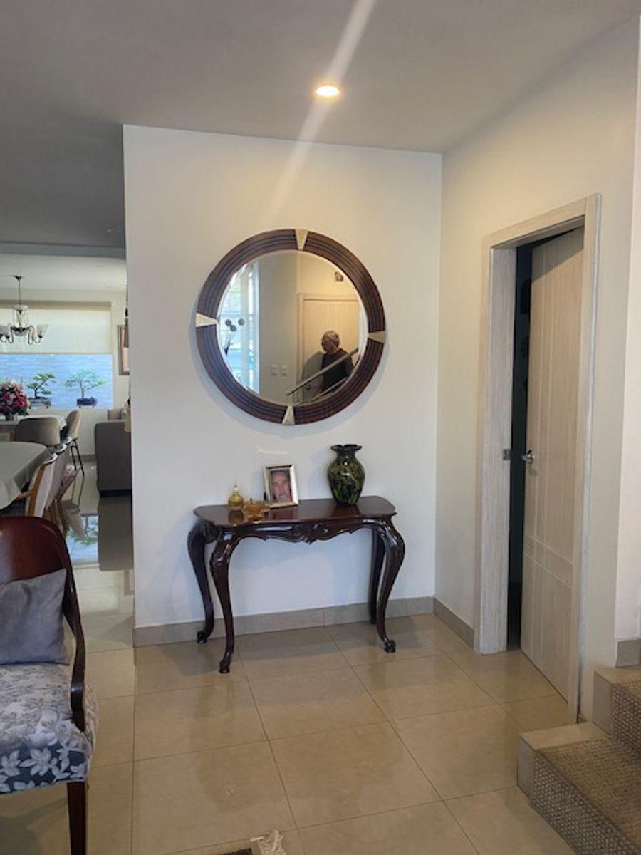 Linda Casita de 3 Dorm. con Muy Buenos Acabados, Parqueo, Cuarto de Servicio, Guayas — imagen 7