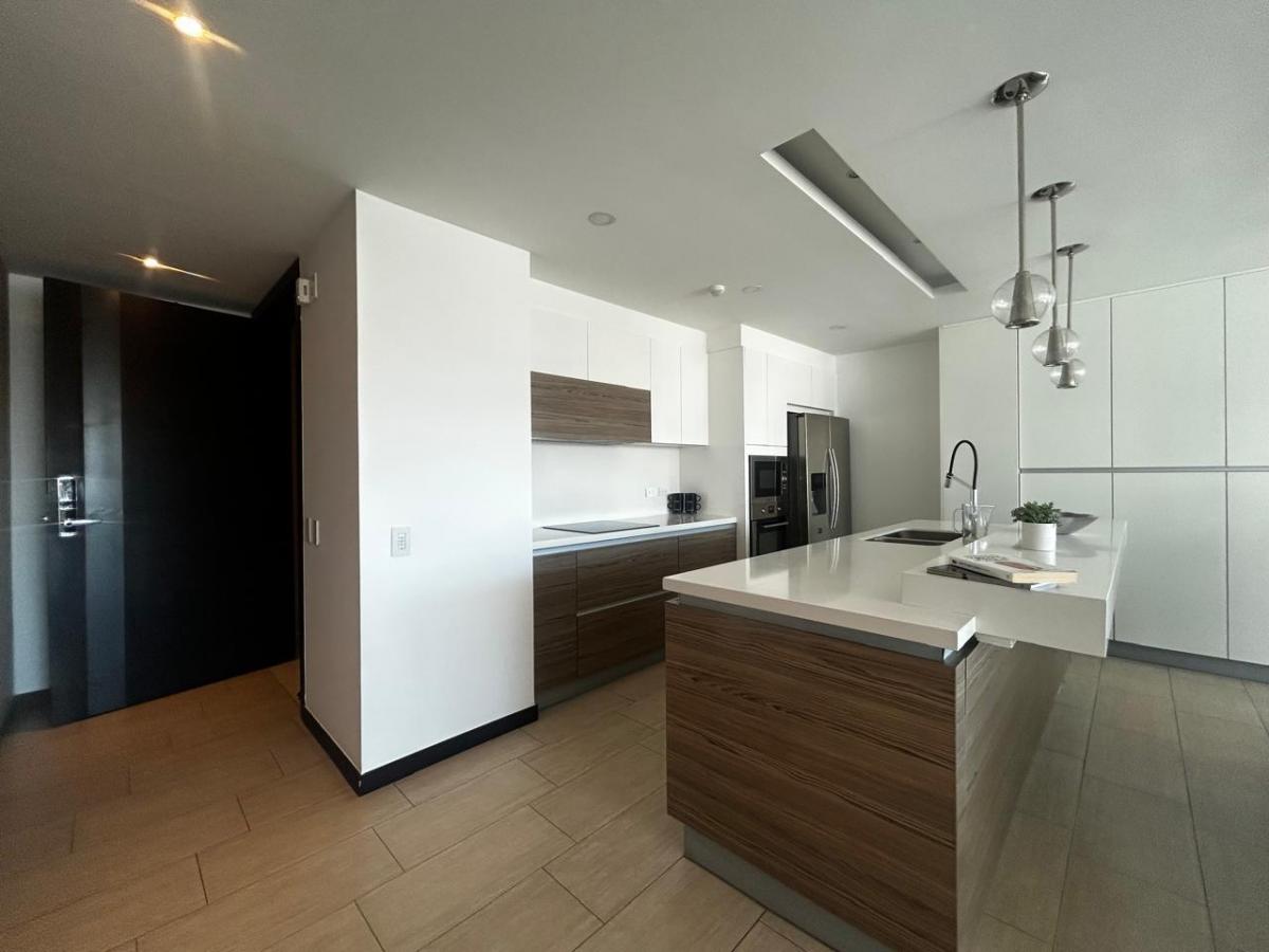 De Venta Exclusivo Departamento en Bosmediano y 6 de Diciembre — imagen 3