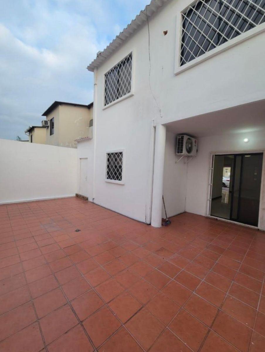 En Venta Amplia y Hermosa Casa en Villa Club, Via a Samborondon, Guayas — imagen 2