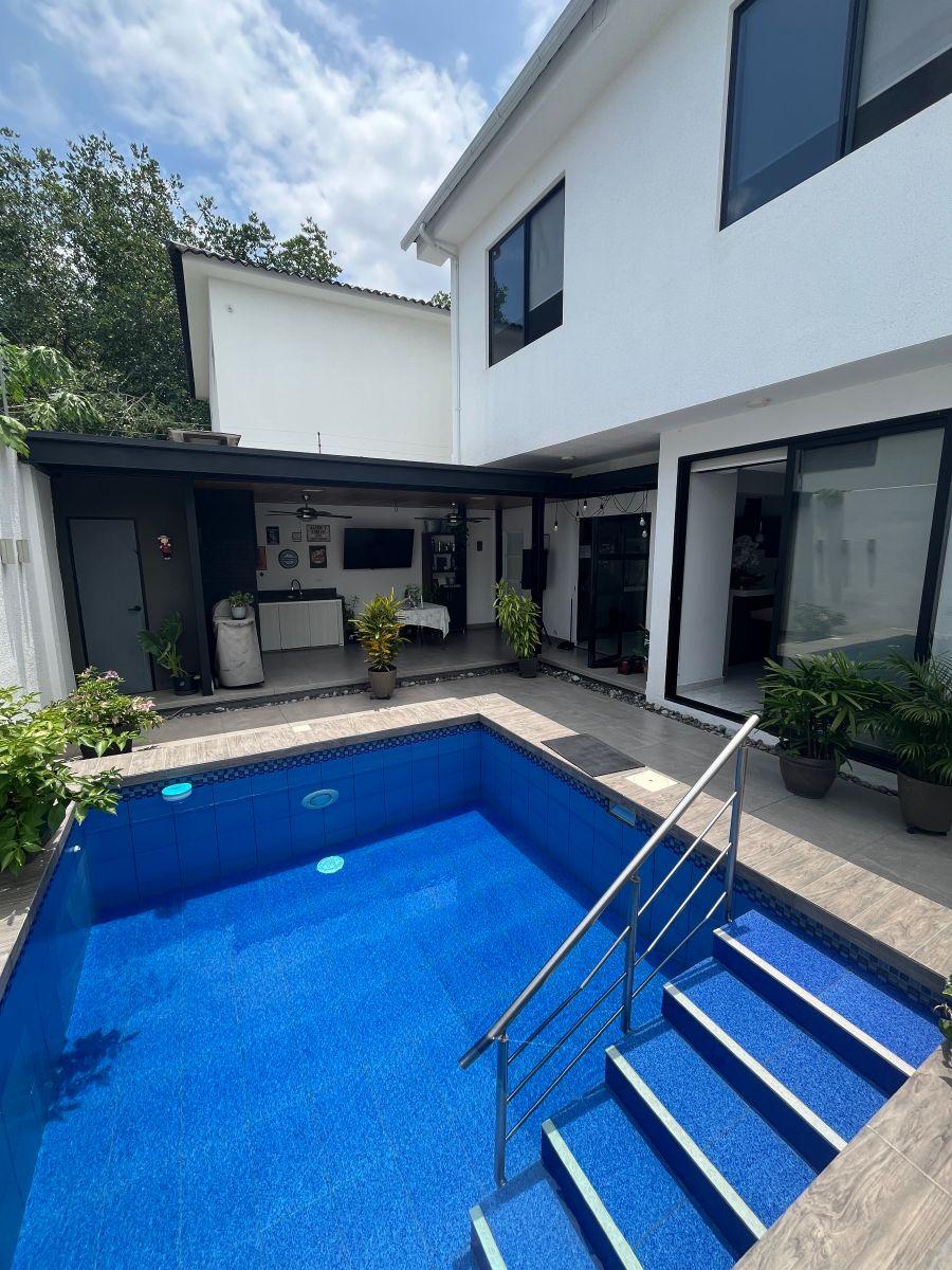 Punta Esmeralda con Piscina Acabados de Lujo, Guayas — imagen 10