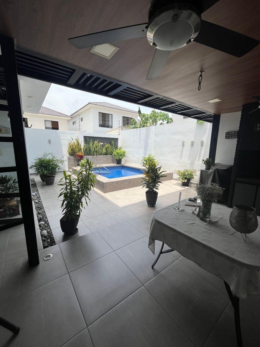 Punta Esmeralda con Piscina Acabados de Lujo, Guayas — imagen 6