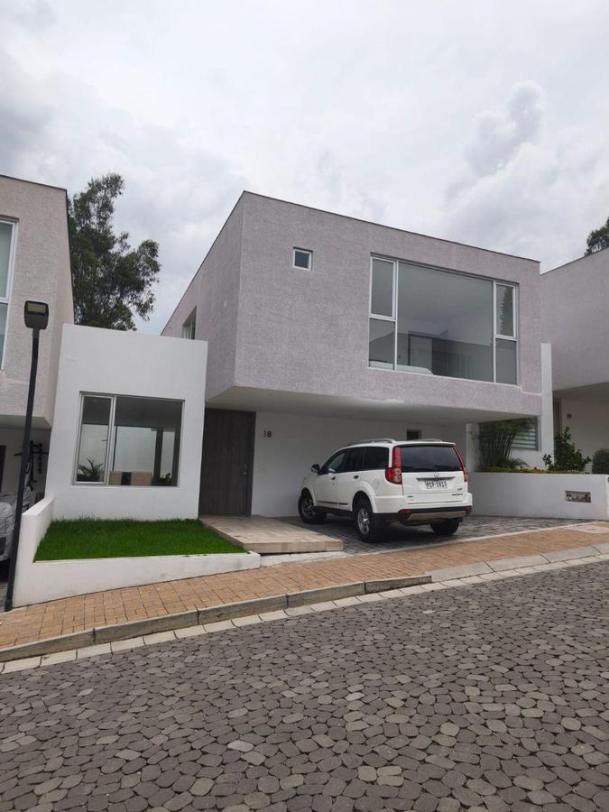 Casa de 3 Dorm. en Excelente Ubicación – Cerca del Rancho San Francisco) — imagen 3