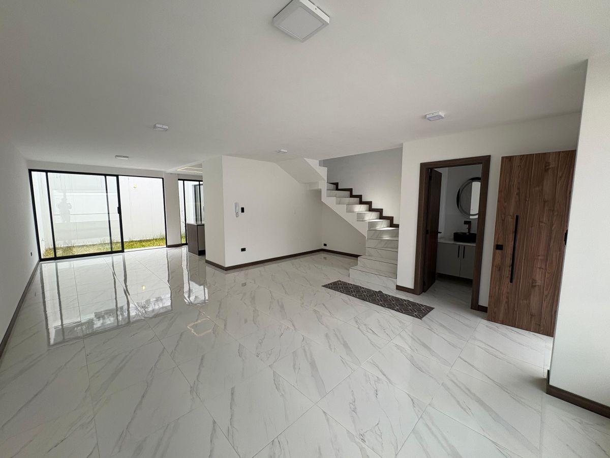 Venta Casa Moderna en Pomasqui– Urb. Camino a La Luna | Se — imagen 3