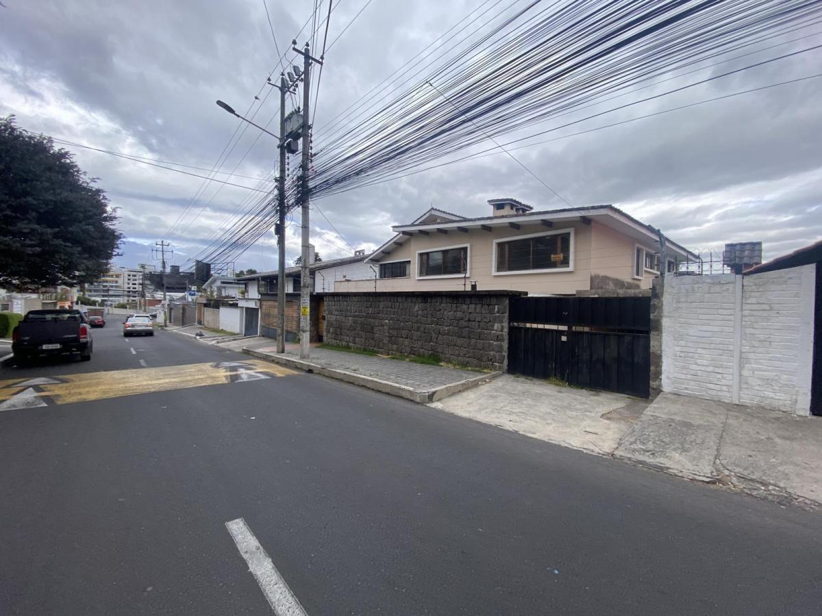 Terreno de Venta en El Quito Tenis, Calle Azcunaga y Brasil. Constructores¡ — imagen 2