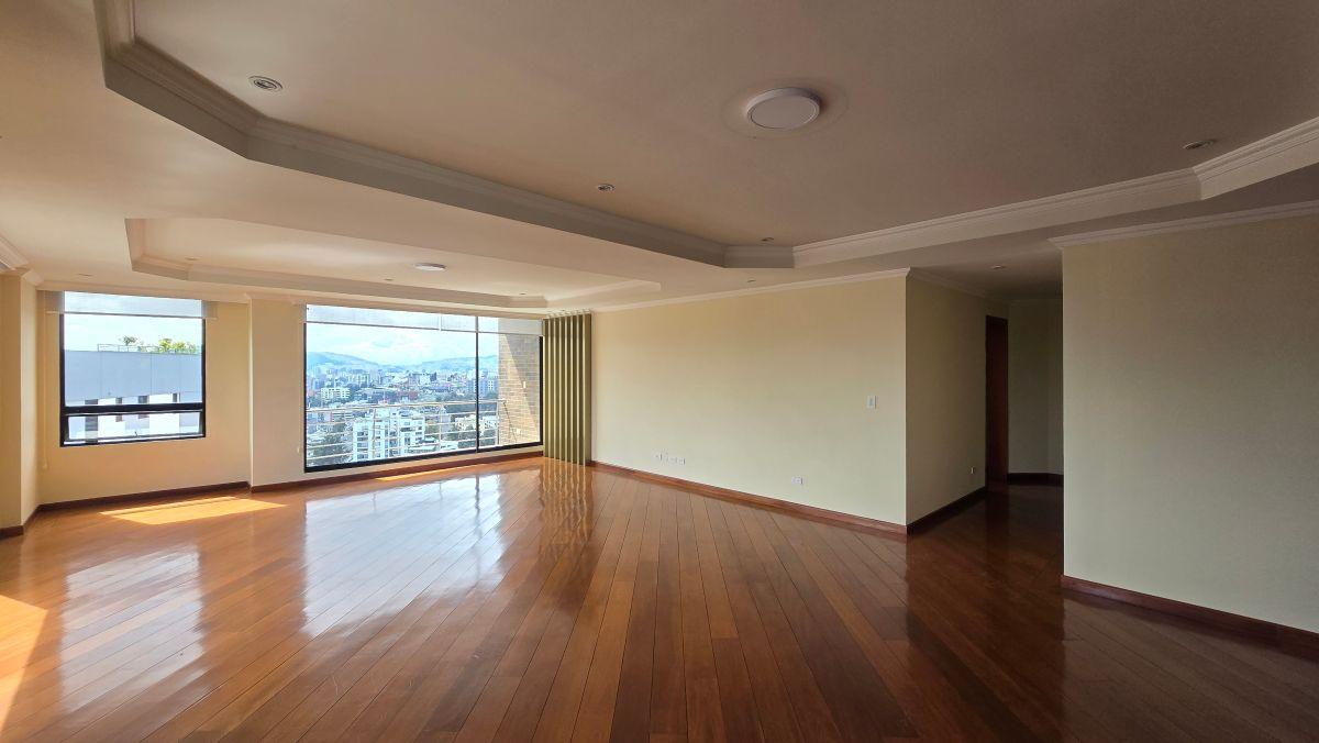 Vendo Pent House de Lujo en El Quito Tenis con Una Vista Espectacular y Terrza — imagen 10