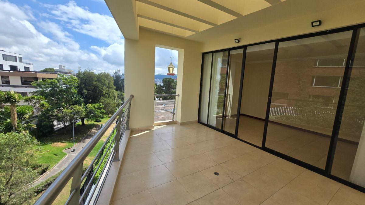 Vendo Pent House de Lujo en El Quito Tenis con Una Vista Espectacular y Terrza — imagen 9