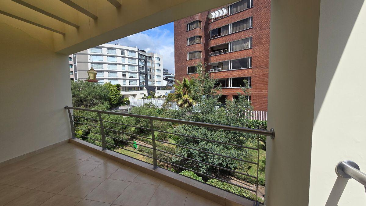 Vendo Pent House de Lujo en El Quito Tenis con Una Vista Espectacular y Terrza — imagen 8