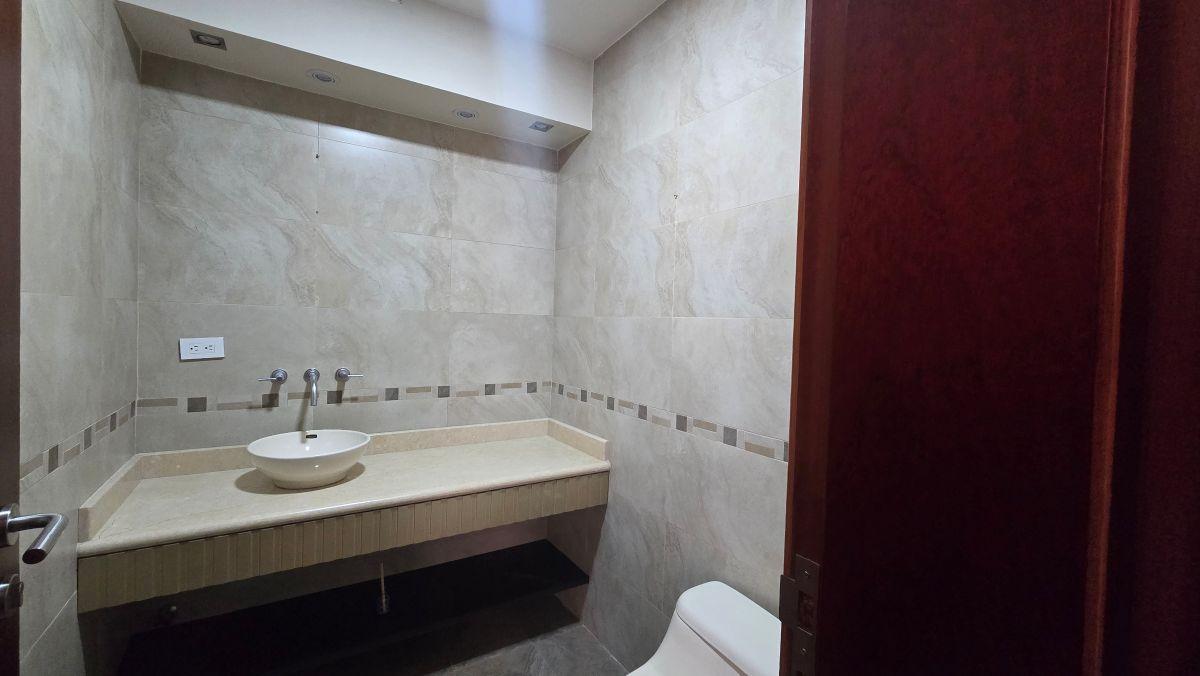 Vendo Pent House de Lujo en El Quito Tenis con Una Vista Espectacular y Terrza — imagen 7
