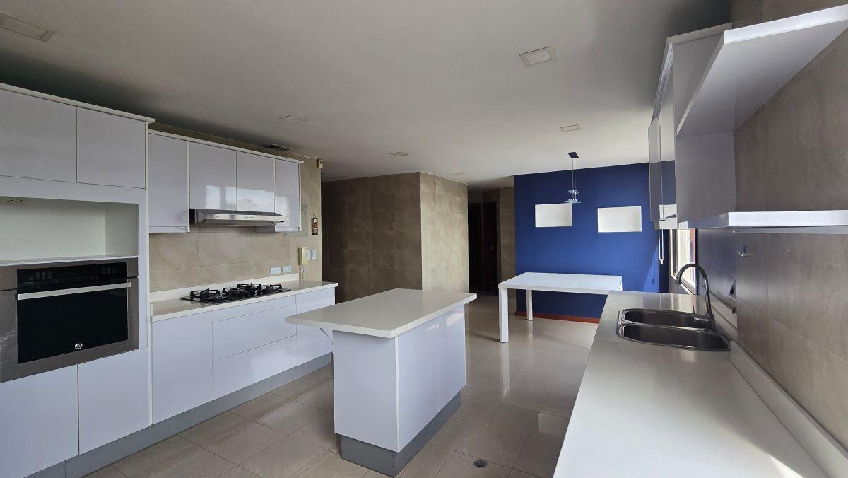 Vendo Pent House de Lujo en El Quito Tenis con Una Vista Espectacular y Terrza — imagen 6