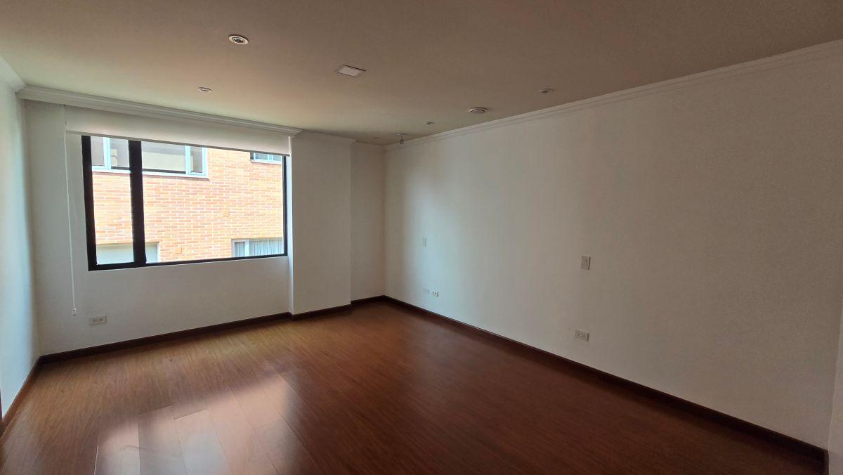 Vendo Pent House de Lujo en El Quito Tenis con Una Vista Espectacular y Terrza — imagen 2