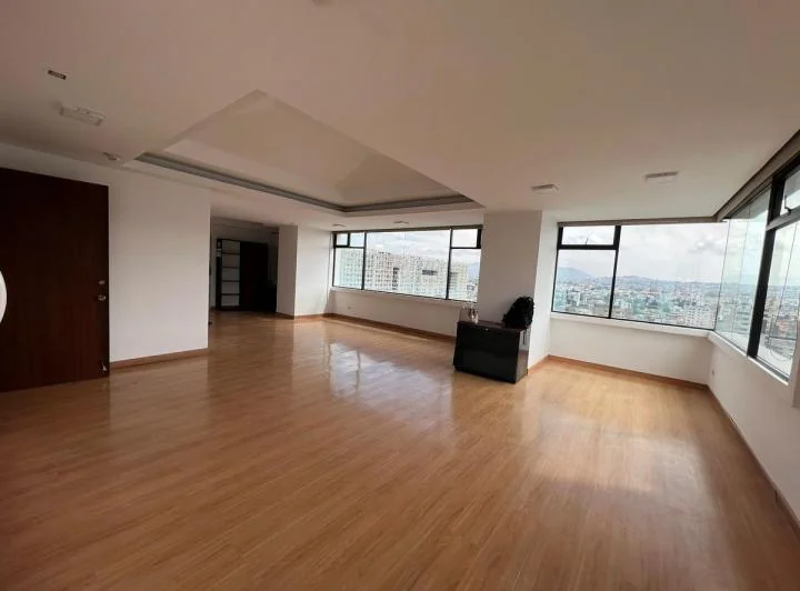 Sector La Carolina, en Venta y Renta en Edificio Corporativo Oficina de 119,38 m² — imagen 1