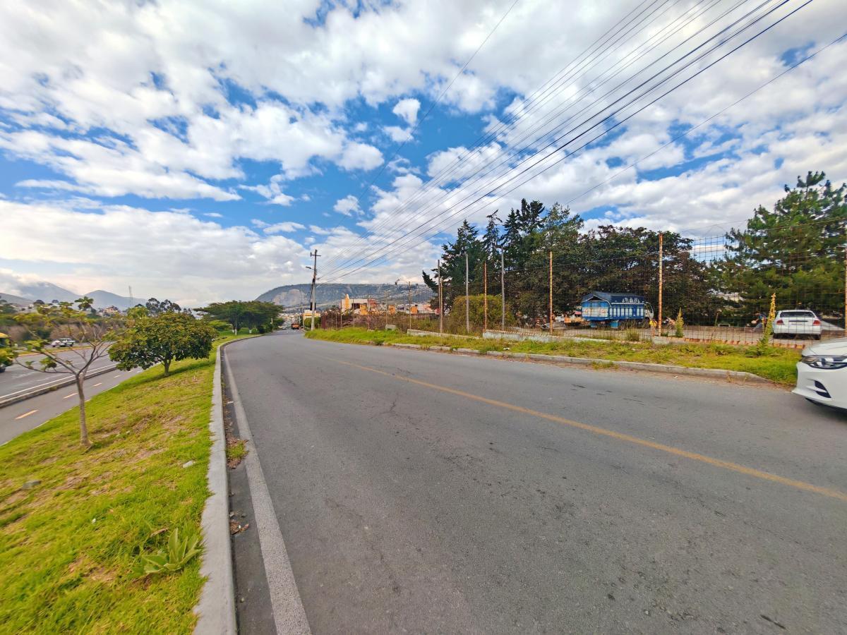 Gran Oportunidad de Inversión en Terreno de 12.220 m² en Av Simón Bolívar — imagen 10