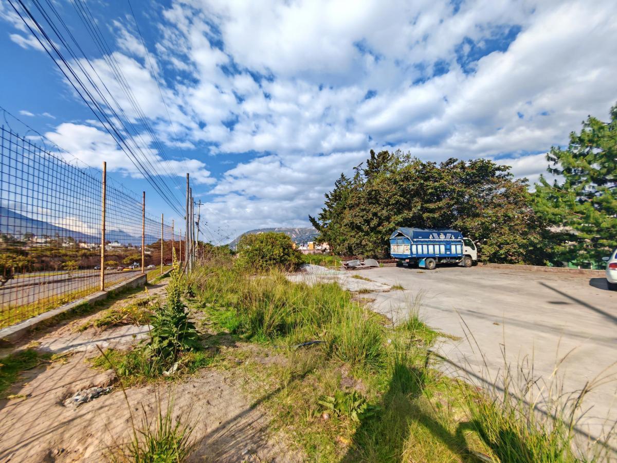 Gran Oportunidad de Inversión en Terreno de 12.220 m² en Av Simón Bolívar — imagen 7