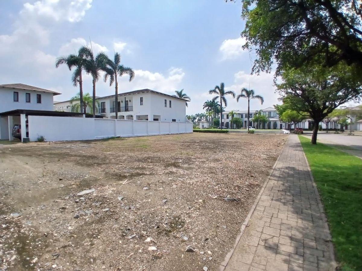 7222.urb. Plaza Lagos - Samborondon Km 7، Vendo Terreno 821.68 m², $558.742. Guayas — imagen 5