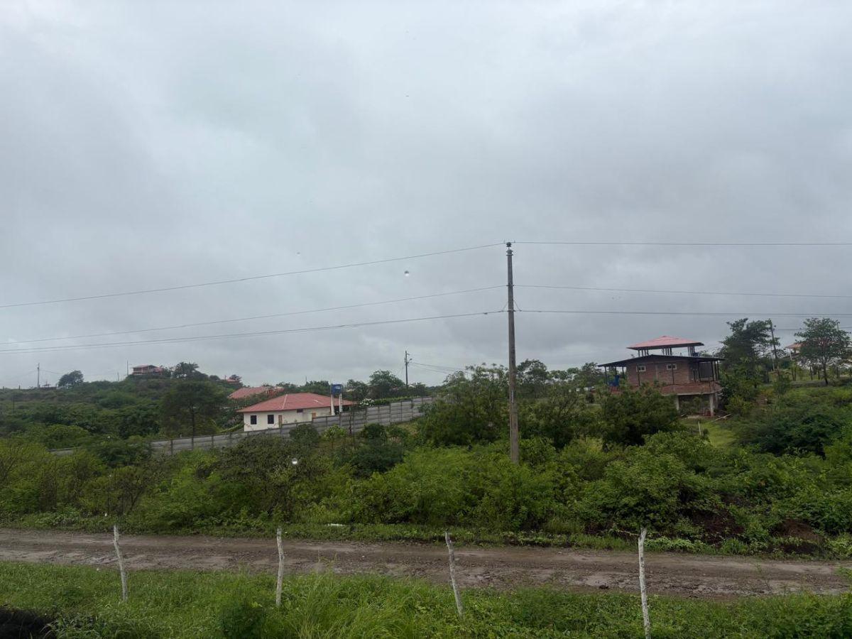 Terreno de 2000 m² en Venta en Fincas Colinas del Pacifico Lago Azul, Guayas — imagen 2