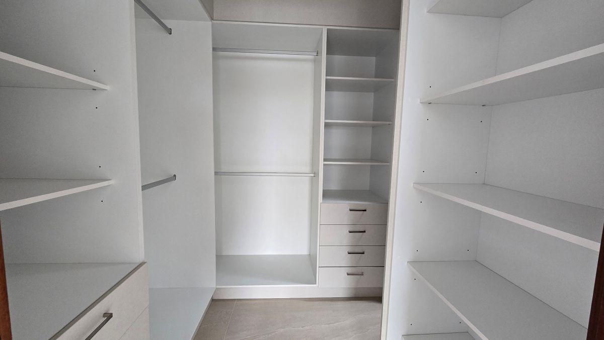 Oportunidad Departamento con Diseño Londoño en Venta de Dos Dorm. — imagen 2