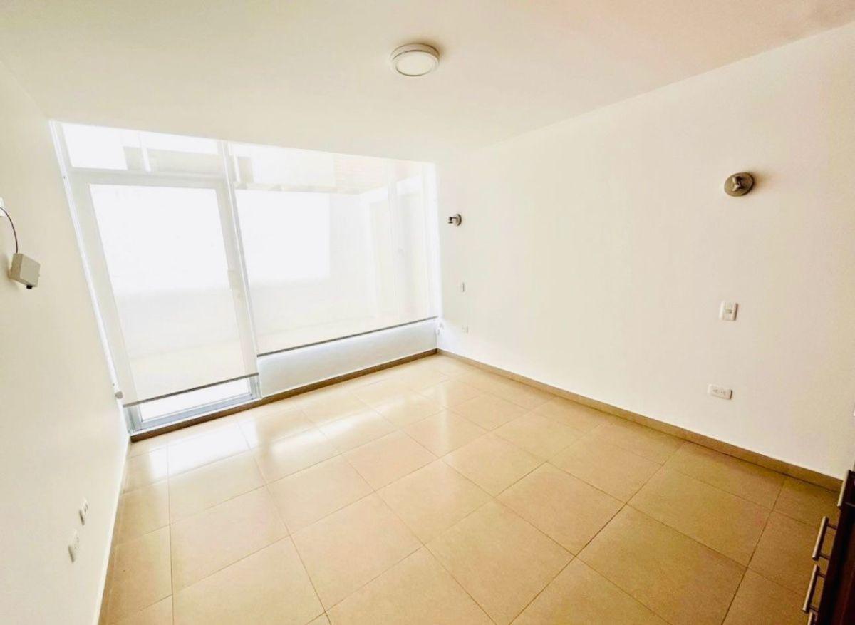 Vendo Rento Excelente Departamento Cumbaya — imagen 9