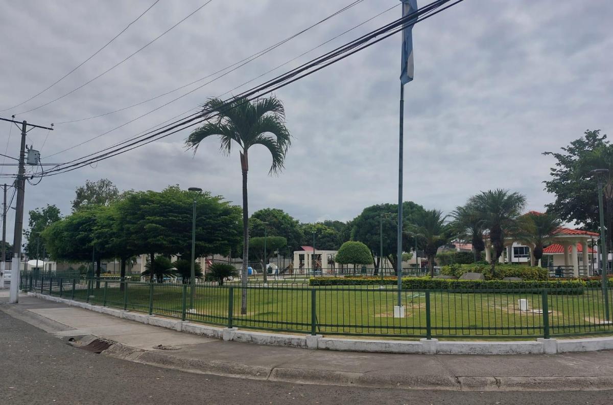 Vendo Terrenos Uní Familiares en Puerto Azul Desde 244 m Hasta 1675 m², Guayas — imagen 8