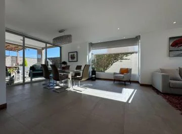 Linda Casa Moderna en Conjunto, Amplios Espacios, Excelentes Áreas Comunales Sector Hilacril Tumbaco — imagen 3