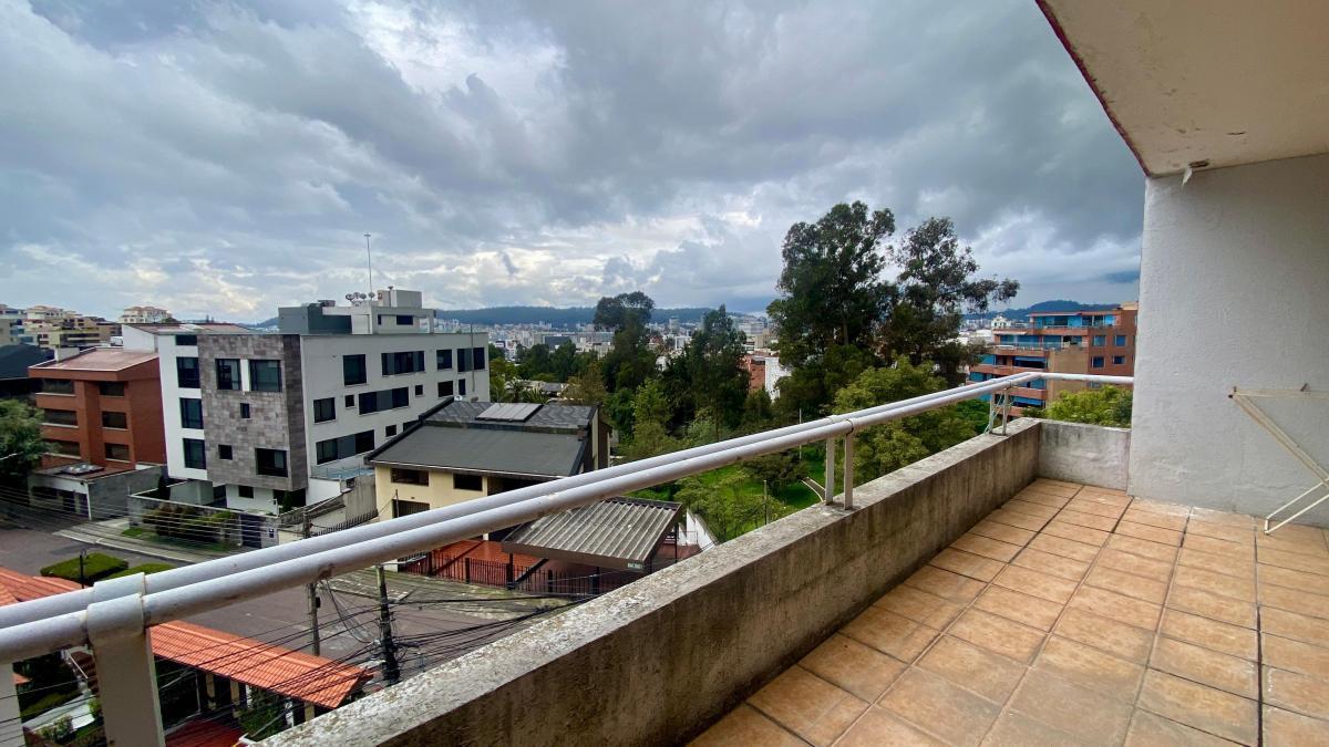 Vendo o Rento Departamento Duplex en El Quito Tenis — imagen 3
