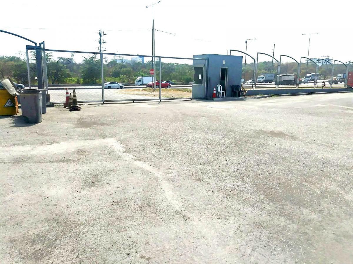 Se Vende Terreno Comercial con Oficinas y Bodega - D. Marcatoma, Guayas — imagen 4