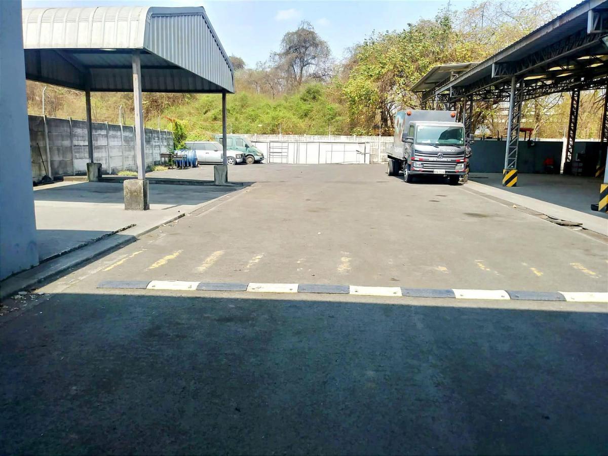 Se Vende Terreno Comercial con Oficinas y Bodega - D. Marcatoma, Guayas — imagen 2