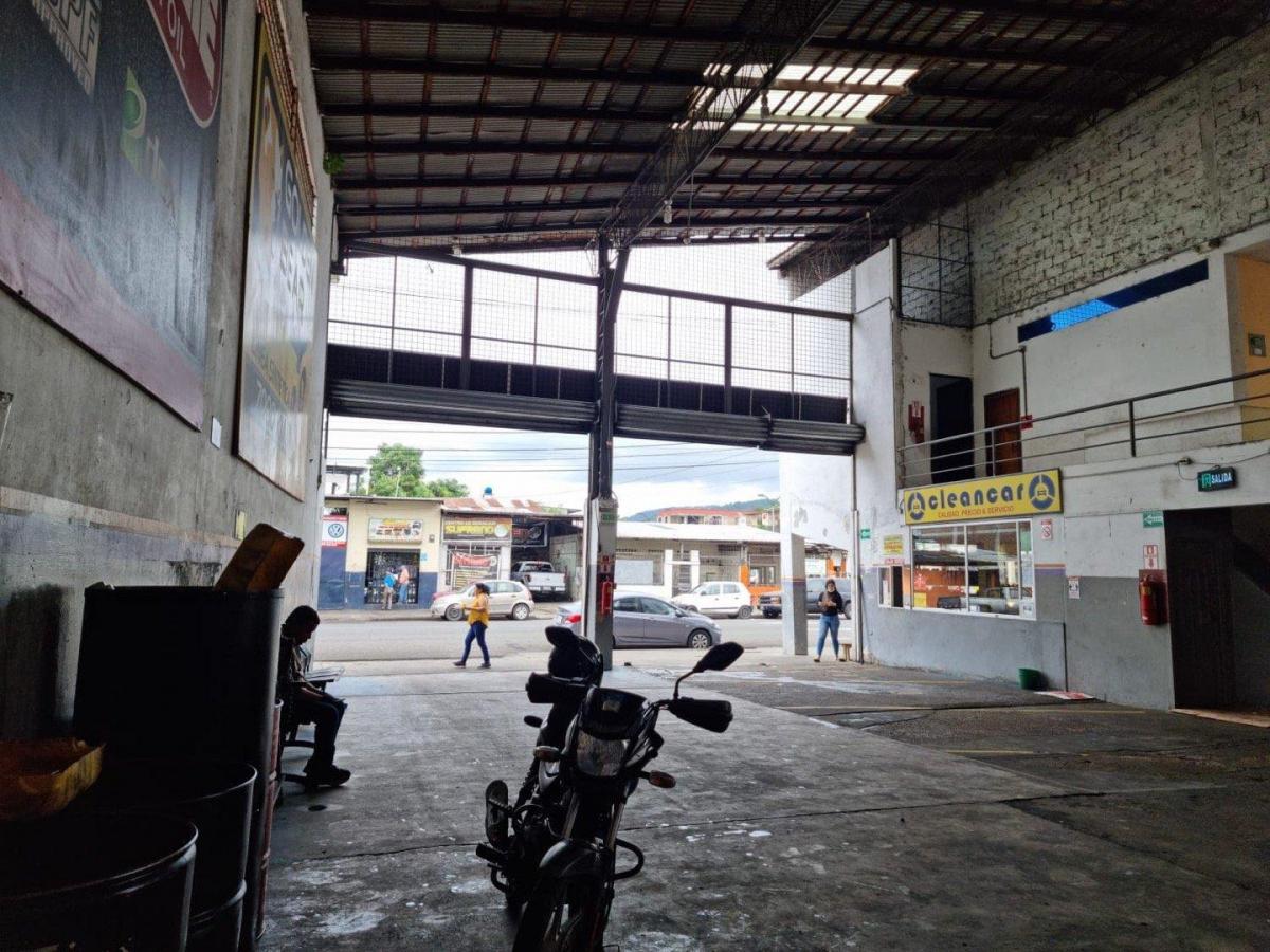 Galpon de Lubricadora de Carros en Gomez Rendon y La 24 Esquina, Guayas — imagen 2