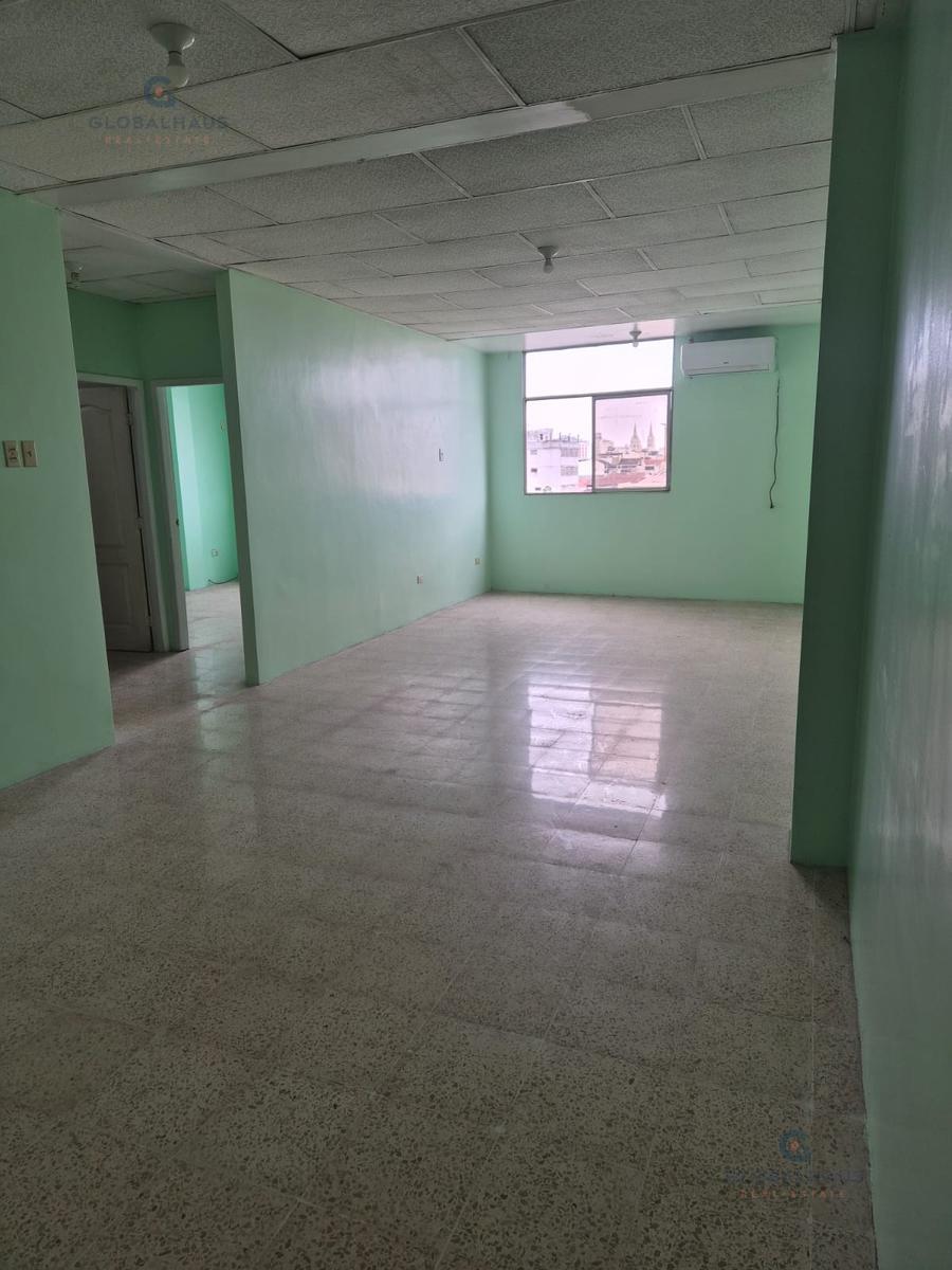 Venta de Departamento Amplio con 3 Habitaciones en Colón y Av del Ejército. Gi. P, Guayas — imagen 4