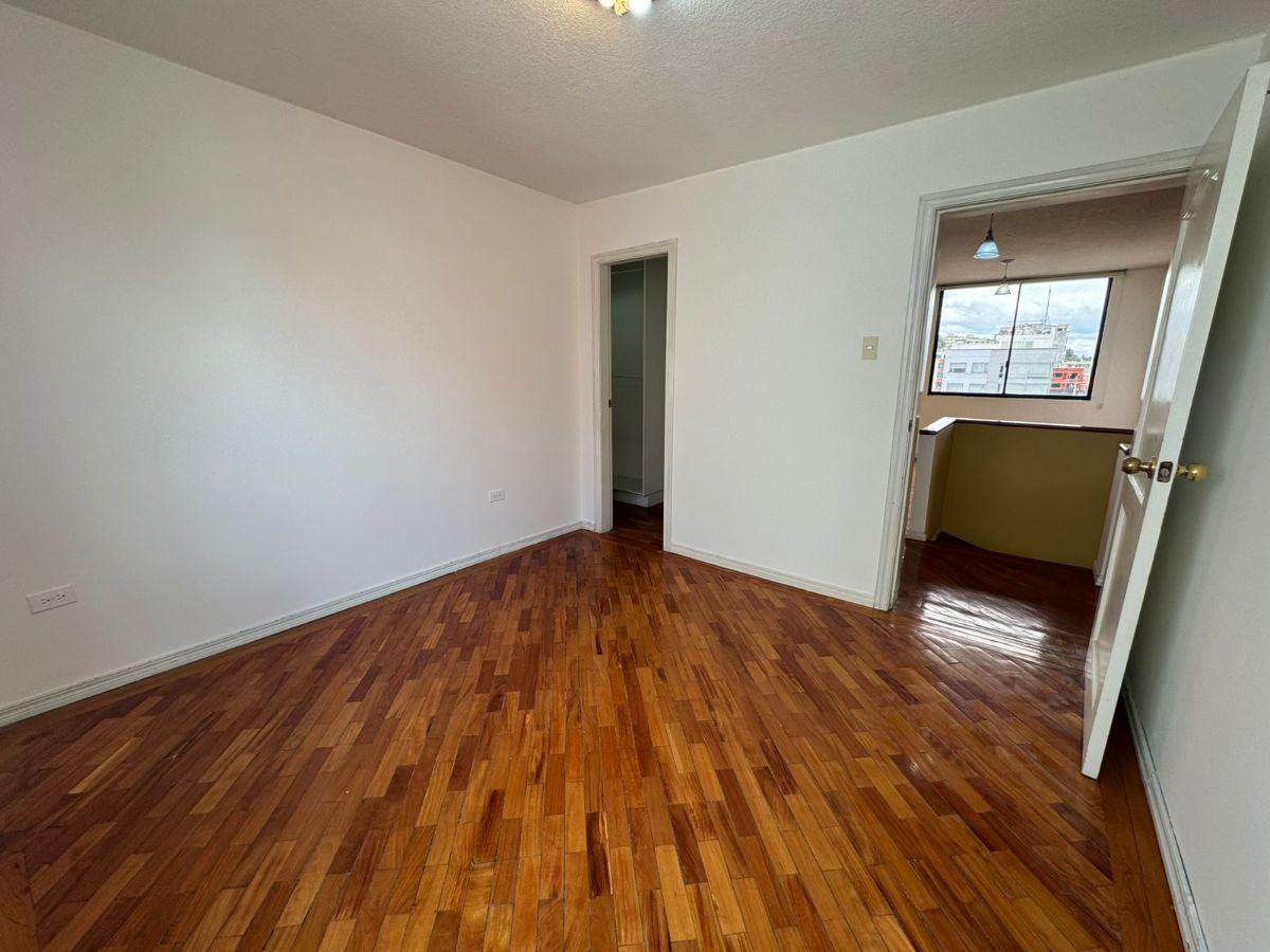 En Venta Departamento Duplex de 3 Dorm. en Monteserrin — imagen 6