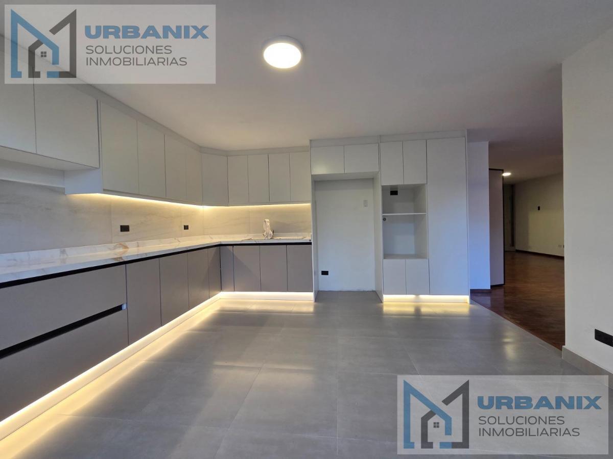 Departamento Colon y 6 de Diciembre - Remodelado — imagen 9