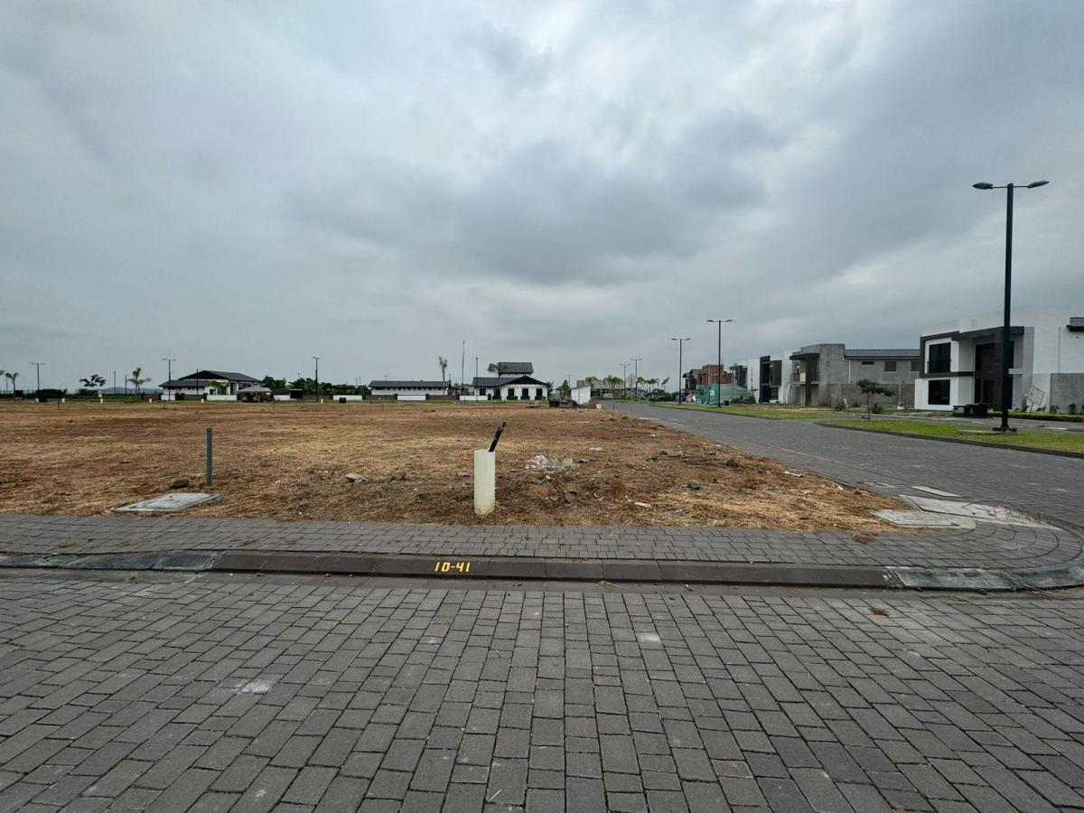 Terreno Esquinero en Venta en Isla Celeste - Samborondón, Guayas — imagen 2